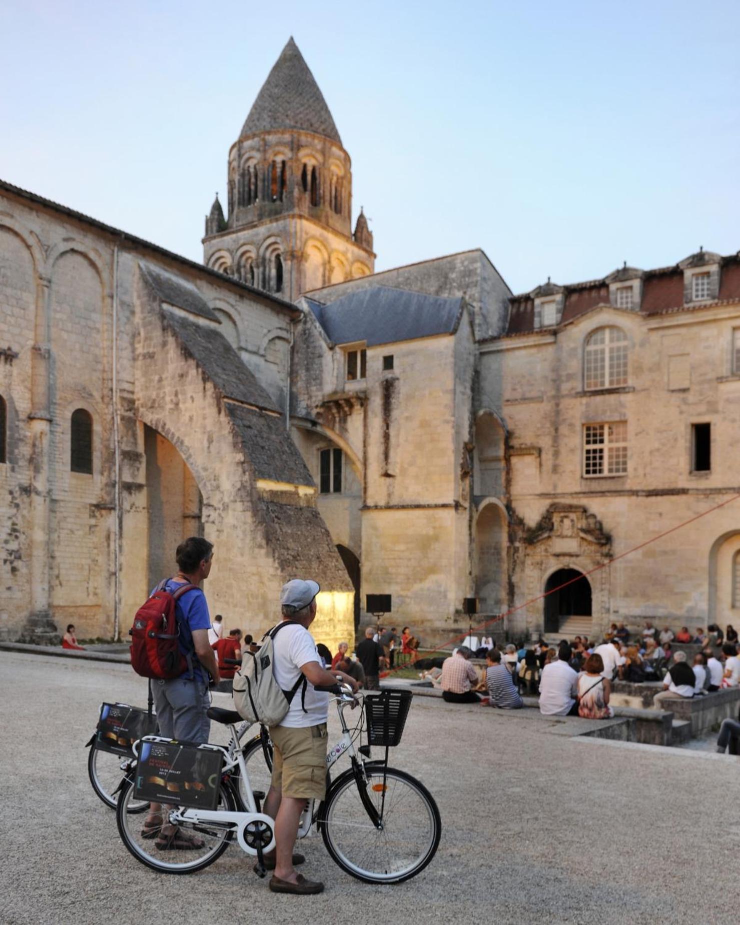Les Chambres De L'Abbaye Saintes Zewnętrze zdjęcie